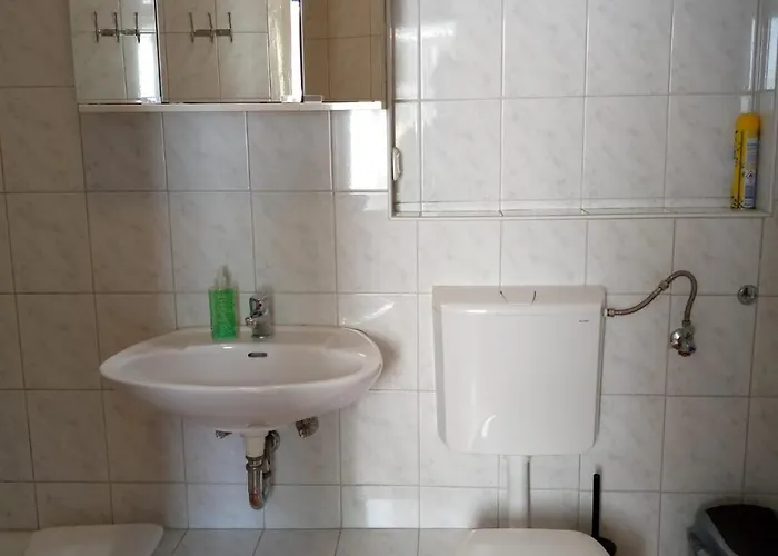 Center 8